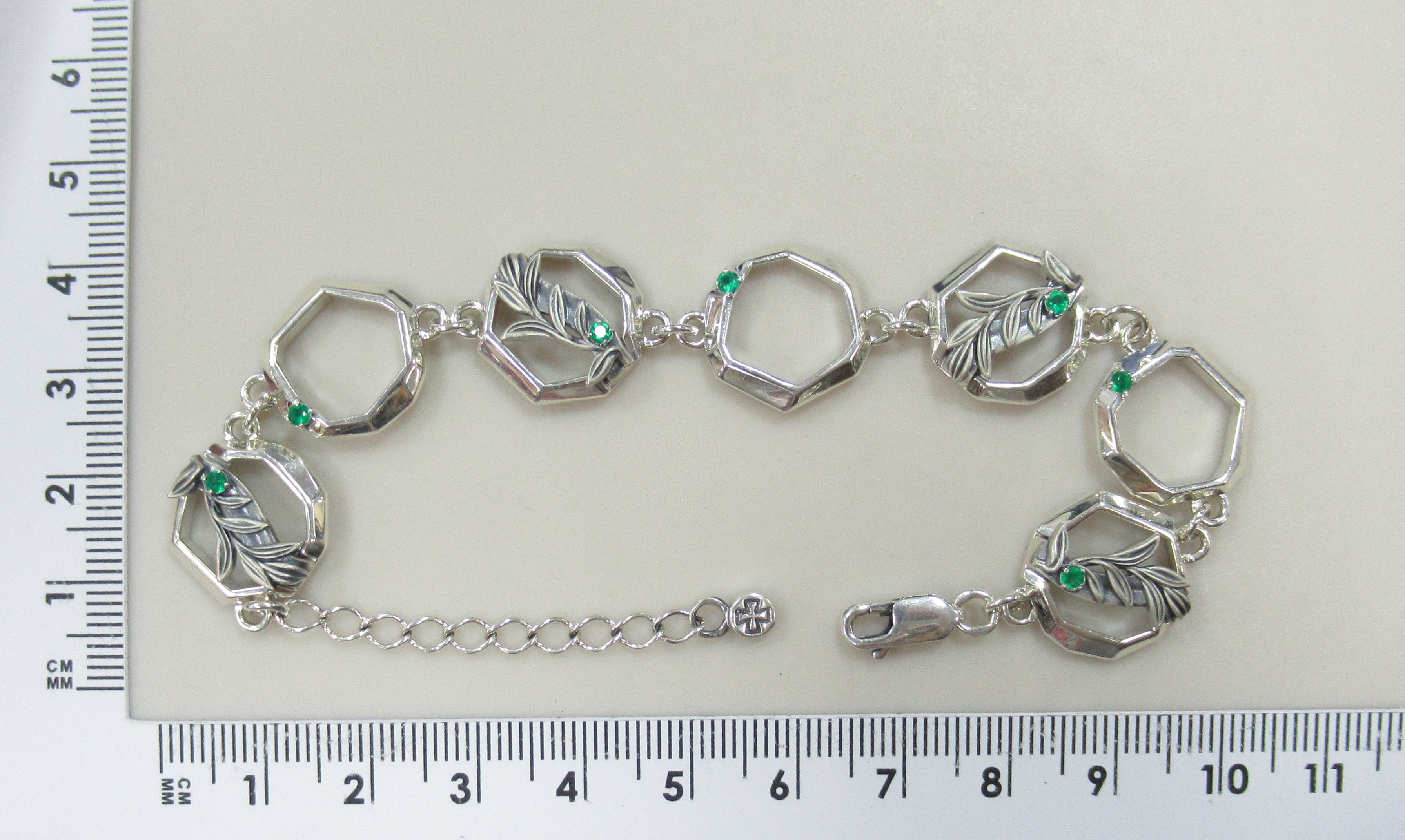 Серебряный браслет с агатами "Оливковая ветвь"